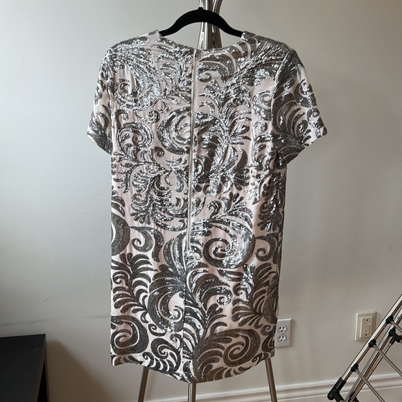 Forever 21 nude sequin pattern short sleeve shift dress S - Picture 2 of 4